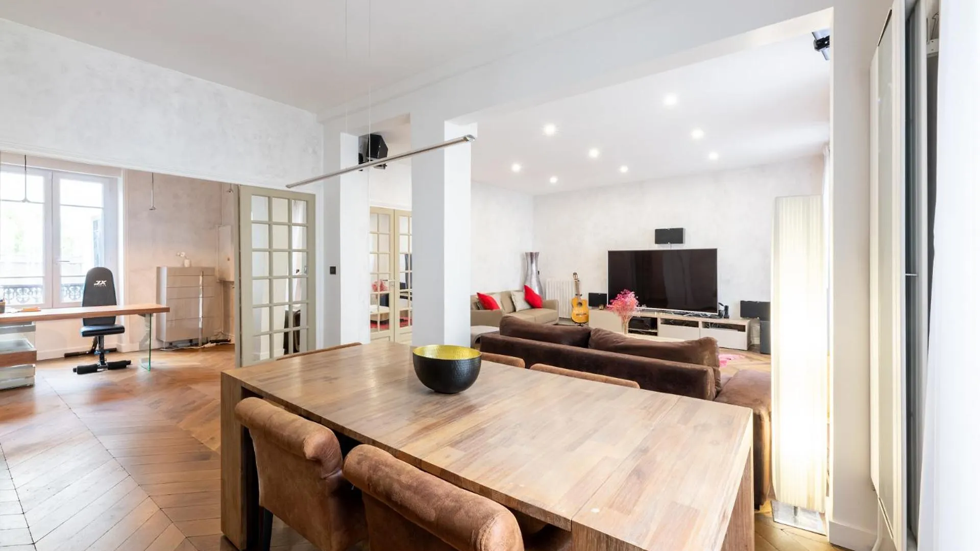 Apartment Paris Passy Spacieux 2 Chambres Balcon France
